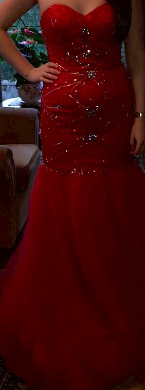 Brand new debs dress, never worn, labels still on dress. Suitable for size 8 or 10