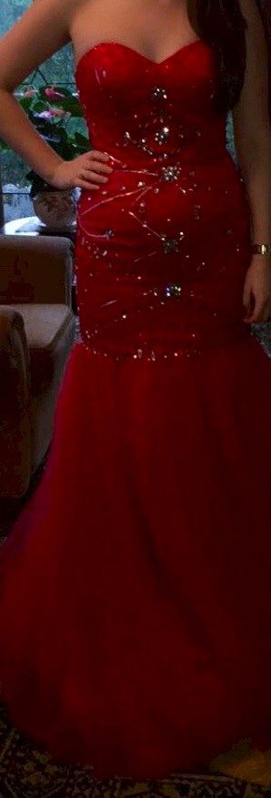 Brand new debs dress, never worn, labels still on dress. Suitable for size 8 or 10
