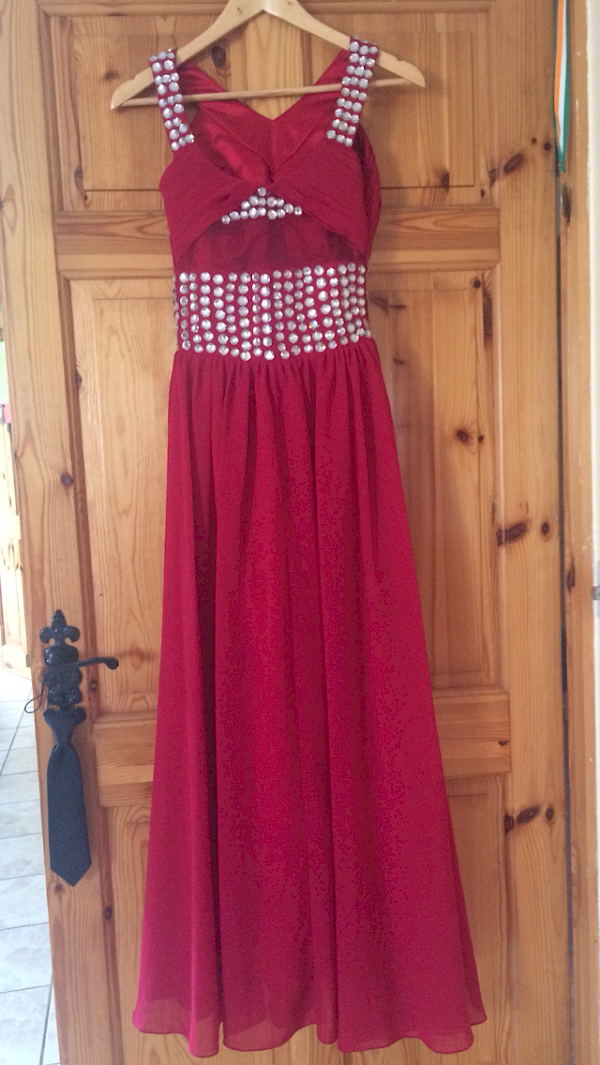 NEVER WORN beautiful debs dress