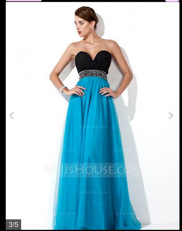 Selling dress never been worn